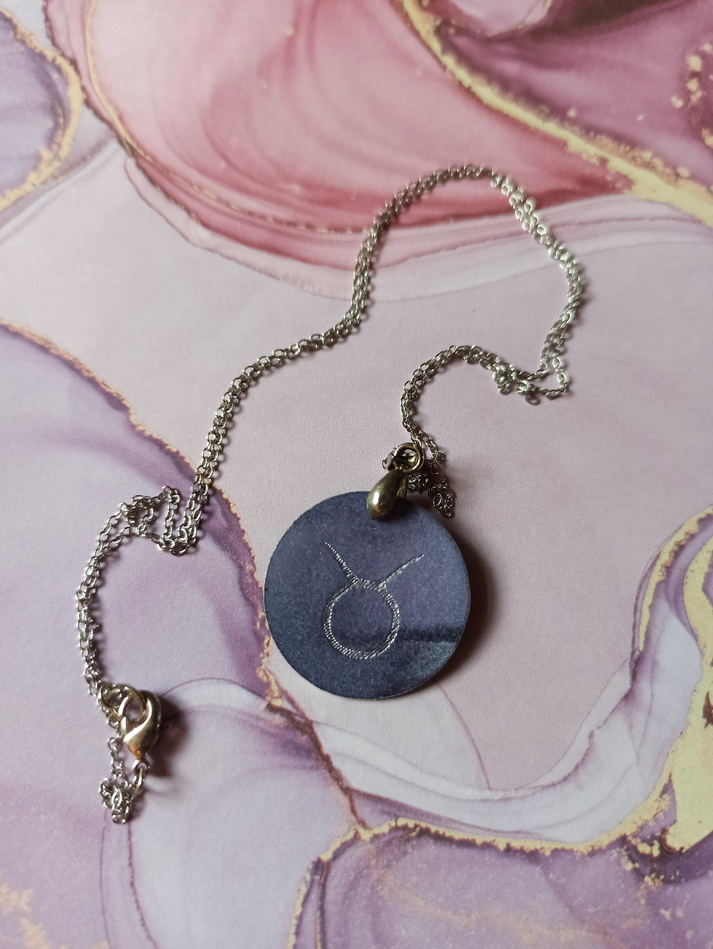 Astrid - Pendentif Signe Astrologique - Taureau